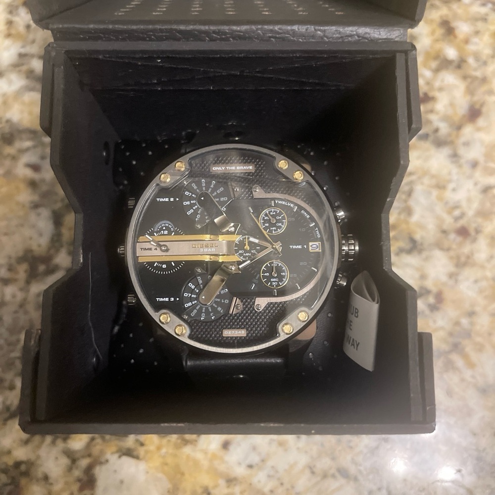 798 Daddy 2.0 Translucen Diesel men’s watch black with big face.